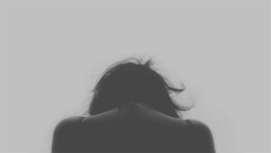 imagen de una mujer de espaldas
