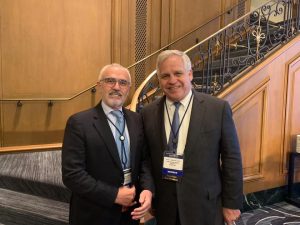 Dr. Vicente Guillem en compañía del Dr. Bruce Johnson (Hospital Dana Farber, Harvard. Boston)